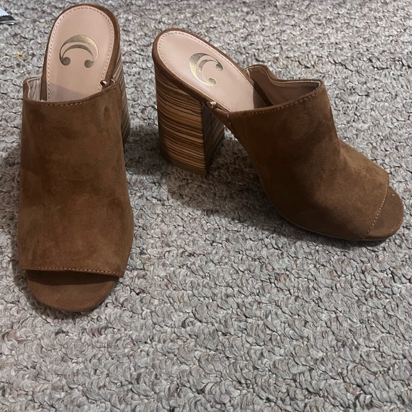 Great condition! Worn maybe twice. Open toe suede clogs. - Picture 1 of 5